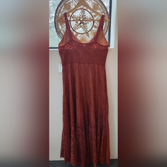 Elegant Lacy Maxi - Picture 6 of 8